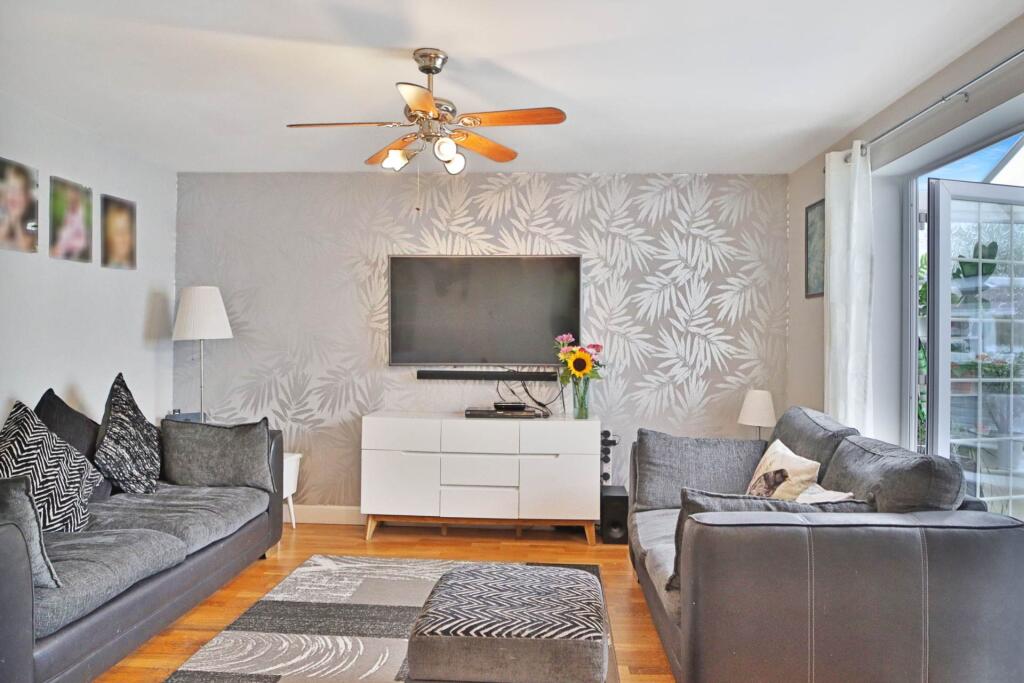 Longworth Close, London **3D FLOORPLAN AVAILABLE **