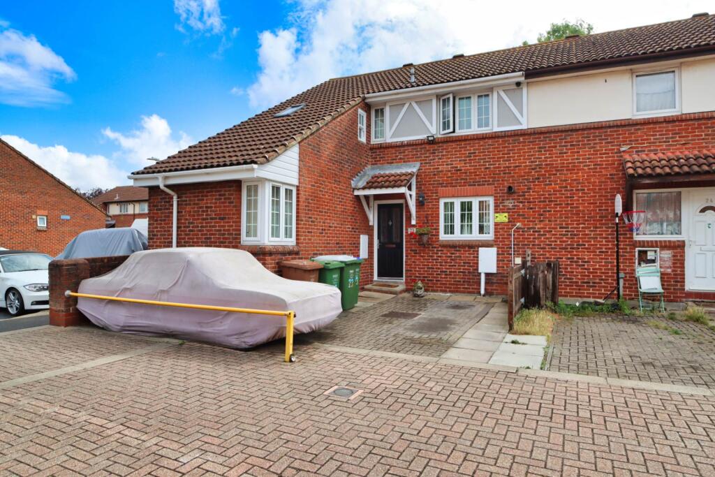 Longworth Close, London **3D FLOORPLAN AVAILABLE **
