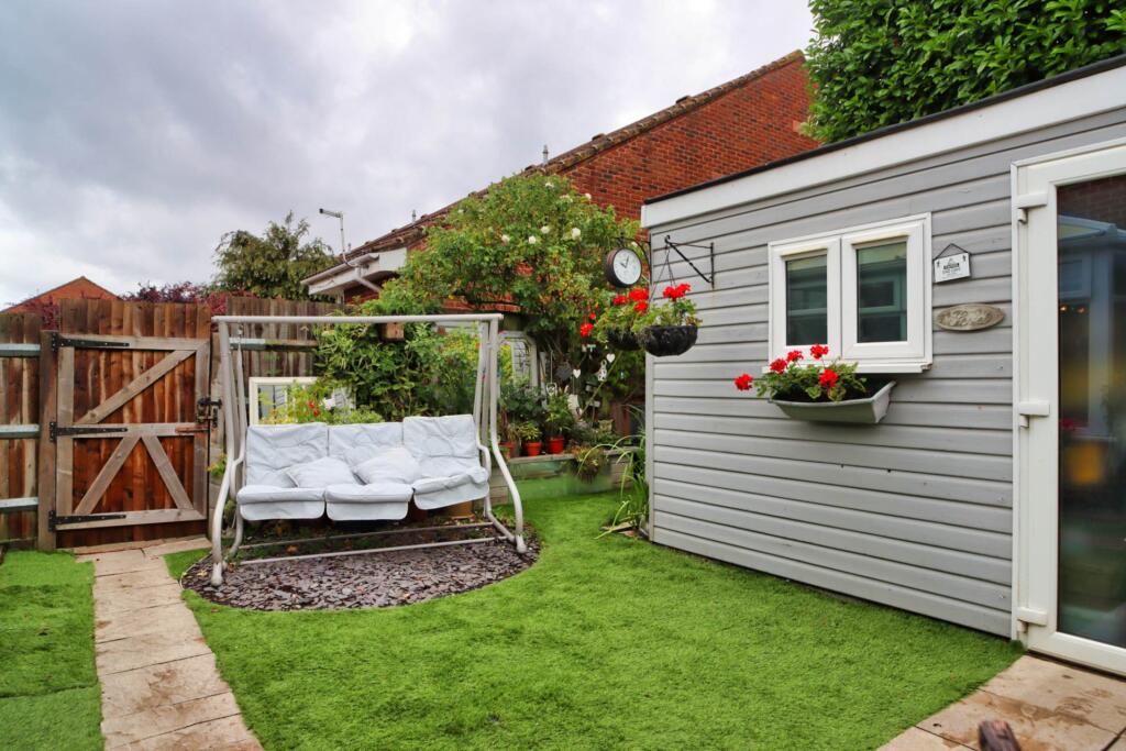 Longworth Close, London **3D FLOORPLAN AVAILABLE **