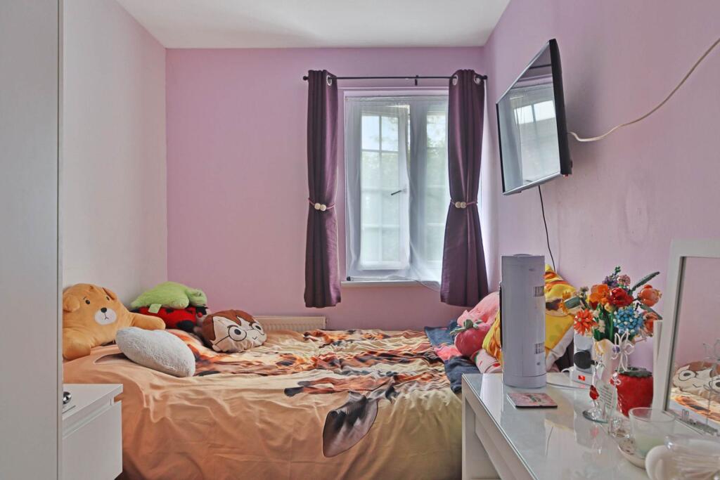 Longworth Close, London **3D FLOORPLAN AVAILABLE **