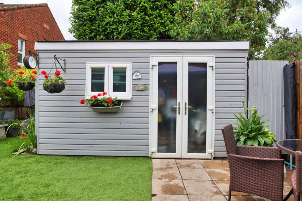 Longworth Close, London **3D FLOORPLAN AVAILABLE **