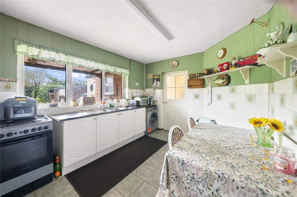 Heather Lane, Yiewsley, West Drayton, UB7