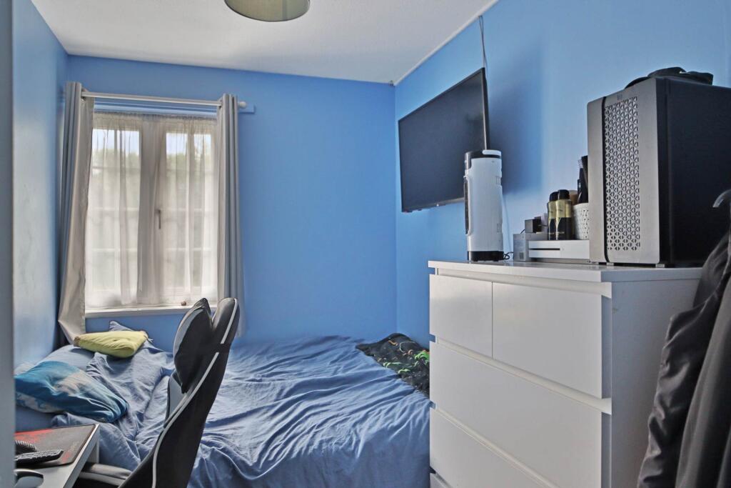 Longworth Close, London **3D FLOORPLAN AVAILABLE **