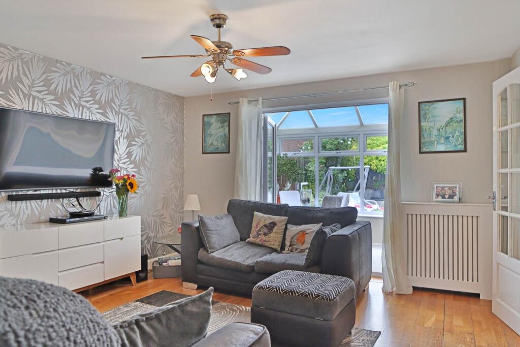 Longworth Close, London **3D FLOORPLAN AVAILABLE **